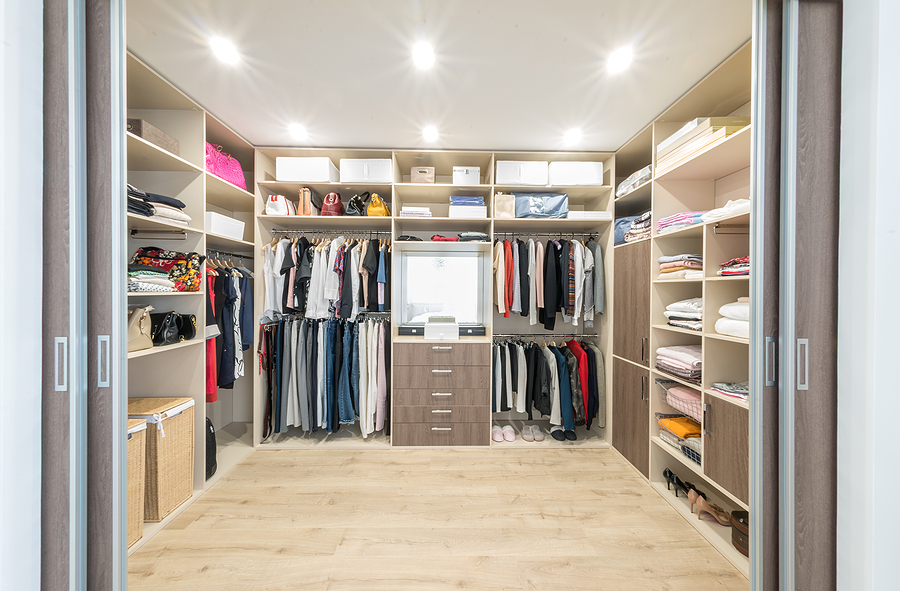 Completed Roomidea walk-in closet with fitted shelving, drawers, and hanging storage