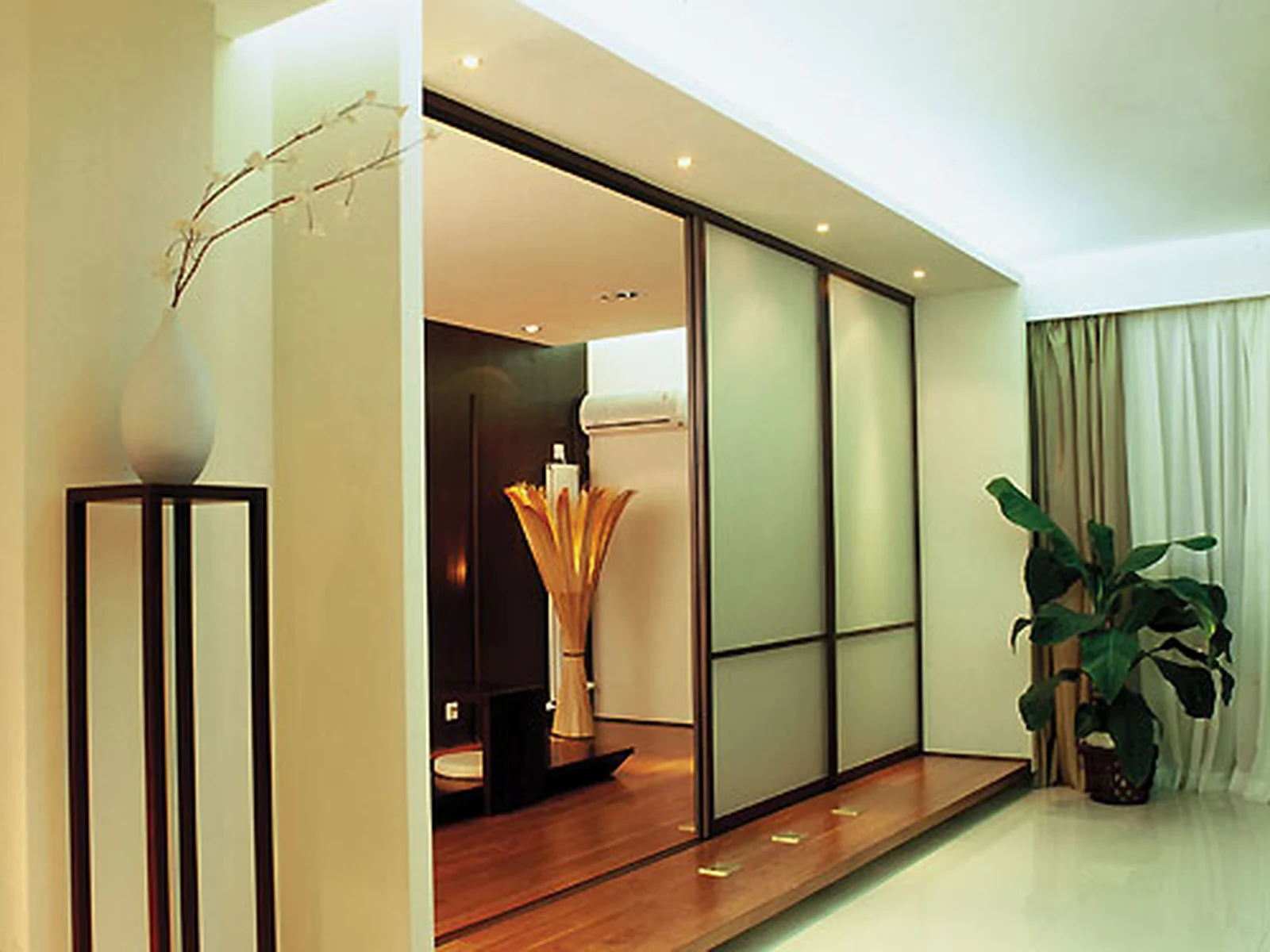 Dark-framed frosted sliding doors defining a raised tatami-style reception area.